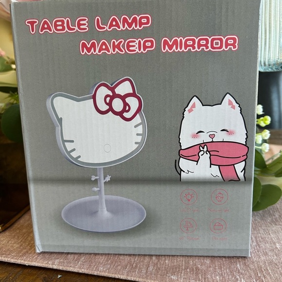 Hello Kitty Table Lamp Makeup Mirror - Picture 2 of 5